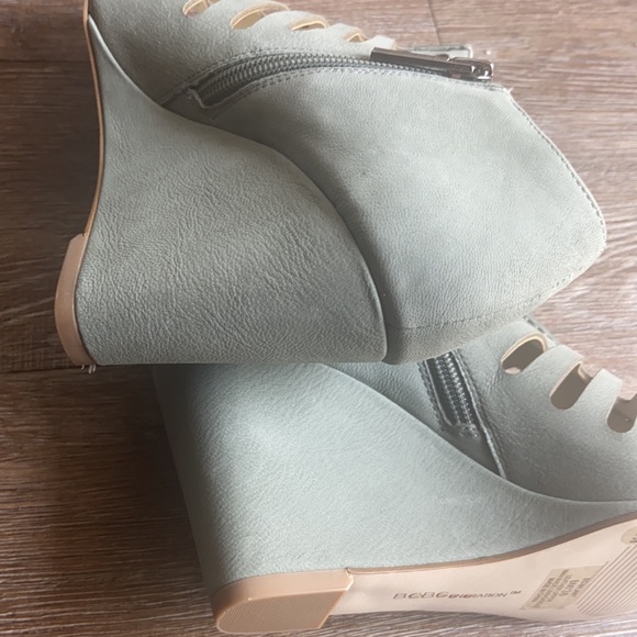 BCBG 3.5 heel wedges - Picture 6 of 9